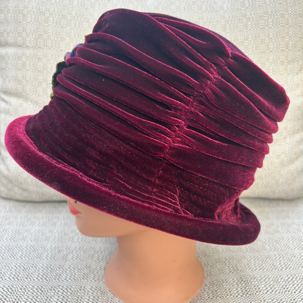 Hopeless Romantic Cloche Hat 1920s aesthetic Burgundy crushed velvet 3D roses - Picture 4 of 8